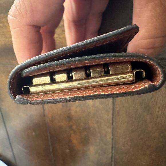 Louis Vuitton 4 key holder - Picture 7 of 7